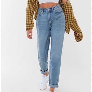 BDG High Waisted Mom Jeans W28